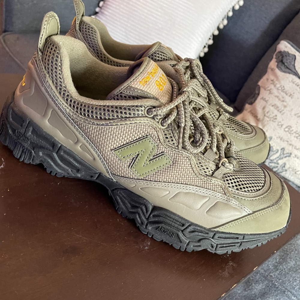 New Balance 801